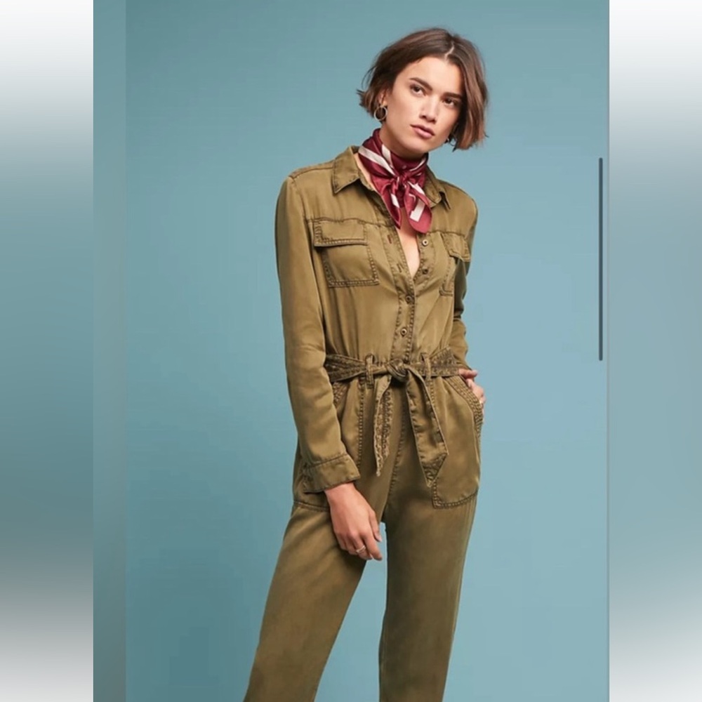 Anthropology army green jumper! Great condition and super soft!